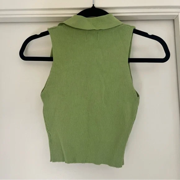 Stylish Green Ribbed Tank Top - Picture 2 of 2